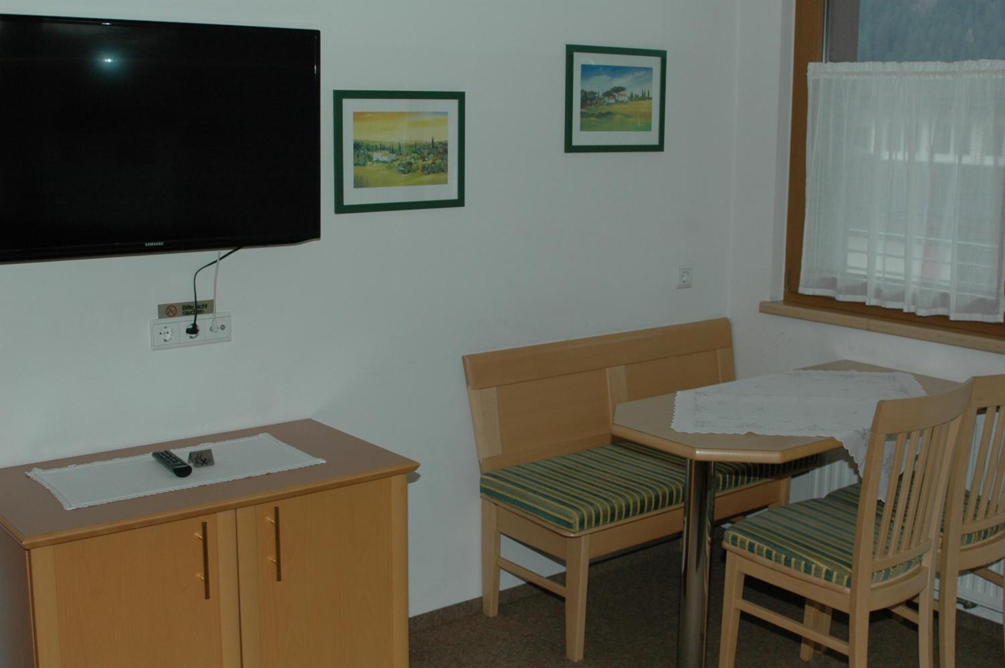 Hotel Garni Jennewein 메이른호픈 외부 사진